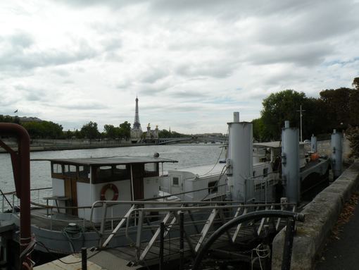  péniche et Tour Eiffel